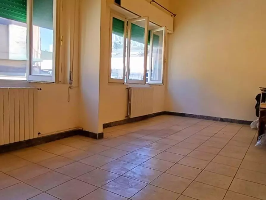 Immagine 2 di Appartamento in vendita  a Massa