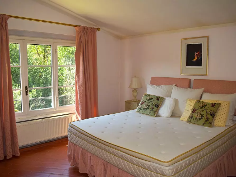 Immagine 21 di Casa colonica in vendita  a Camaiore