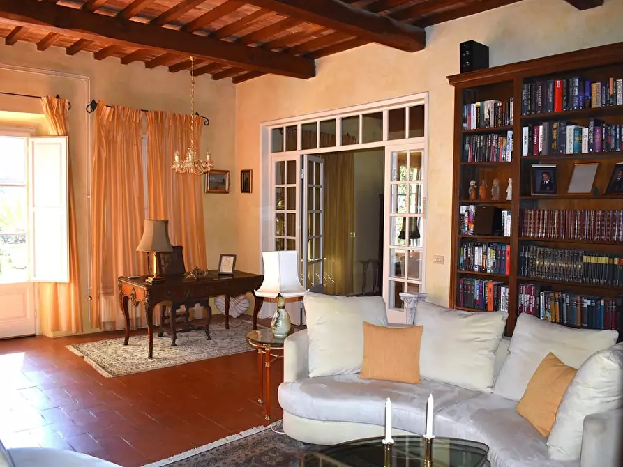 Immagine 16 di Casa colonica in vendita  a Camaiore