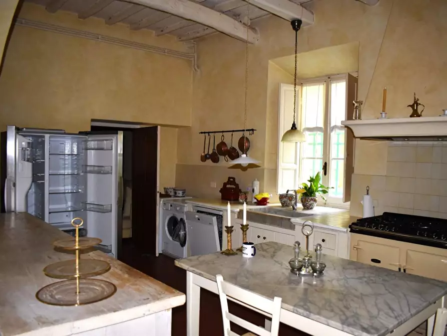 Immagine 8 di Casa colonica in vendita  a Camaiore