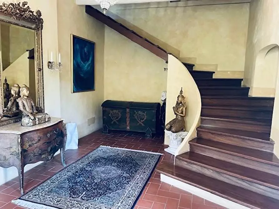 Immagine 18 di Casa colonica in vendita  a Camaiore