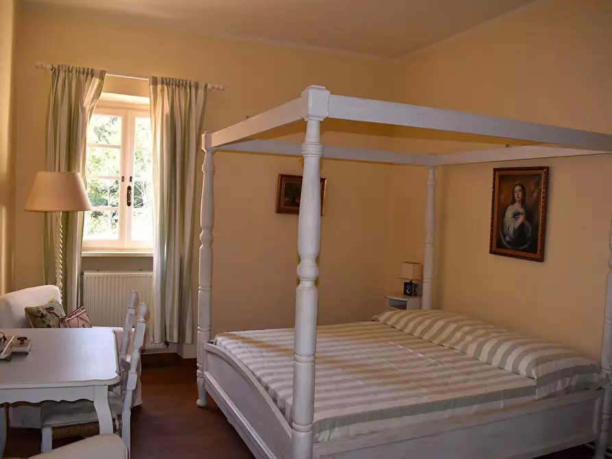 Immagine 24 di Casa colonica in vendita  a Camaiore