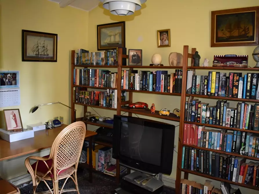 Immagine 23 di Casa colonica in vendita  a Camaiore