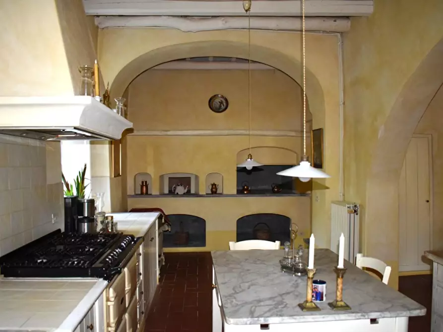 Immagine 10 di Casa colonica in vendita  a Camaiore