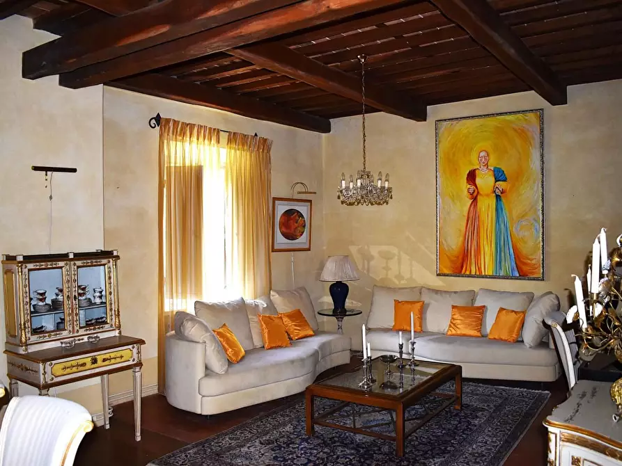 Immagine 12 di Casa colonica in vendita  a Camaiore