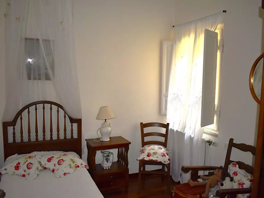 Immagine 20 di Casa colonica in vendita  a Camaiore