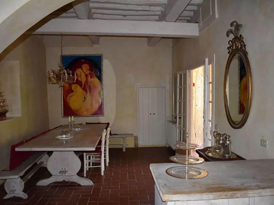 Immagine 11 di Casa colonica in vendita  a Camaiore