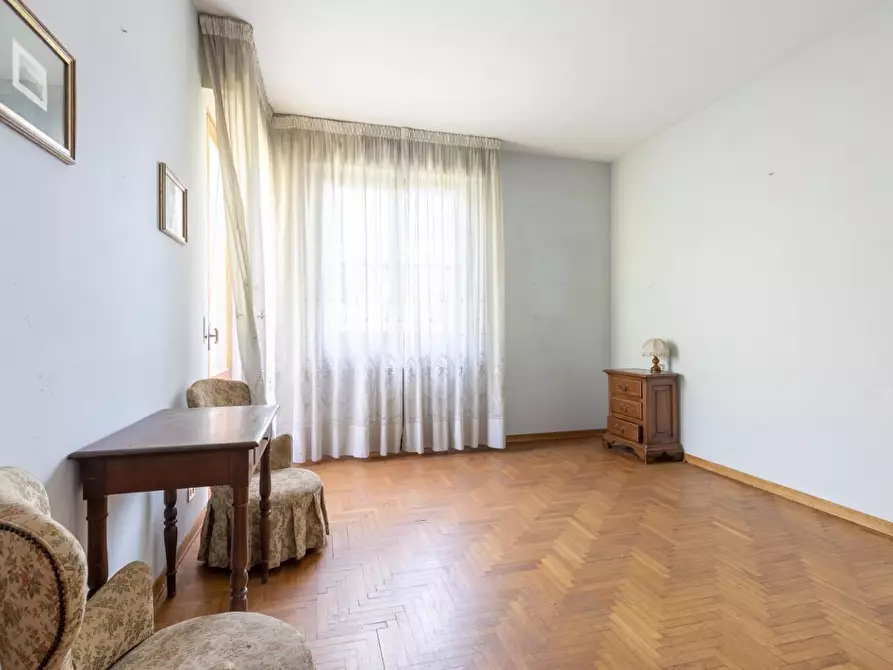 Immagine 11 di Villa in vendita  a Pisa