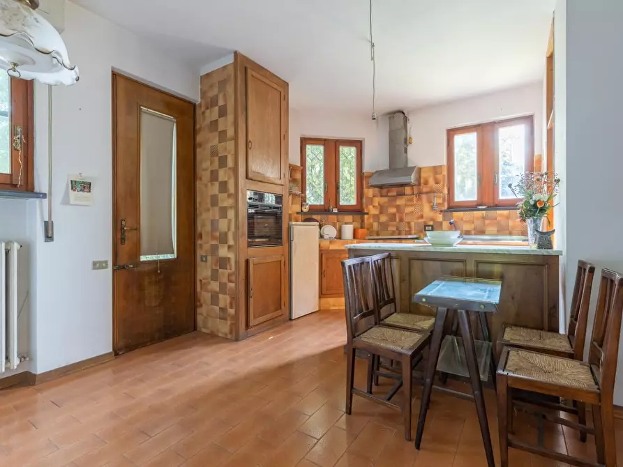 Immagine 2 di Villa in vendita  a Pisa