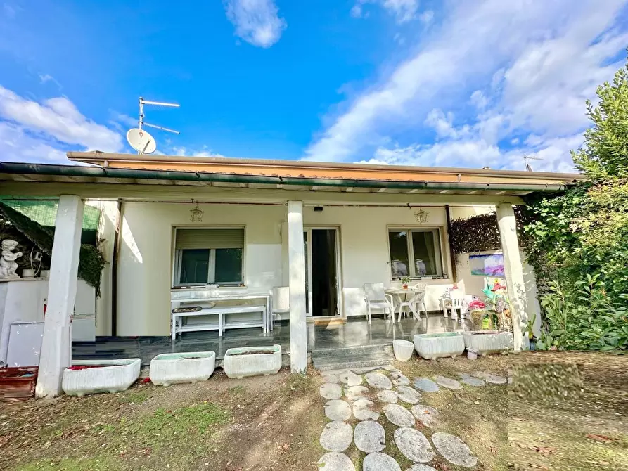 Immagine 30 di Villetta a schiera in vendita  a Pietrasanta