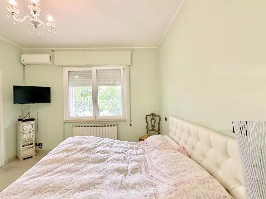 Immagine 8 di Villetta a schiera in vendita  a Pietrasanta