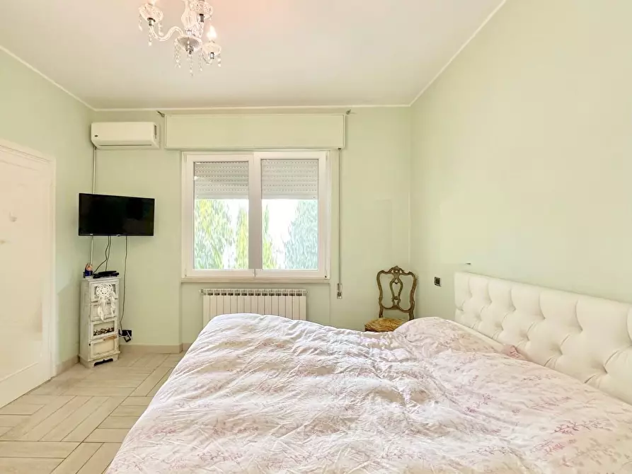 Immagine 9 di Villetta a schiera in vendita  a Pietrasanta