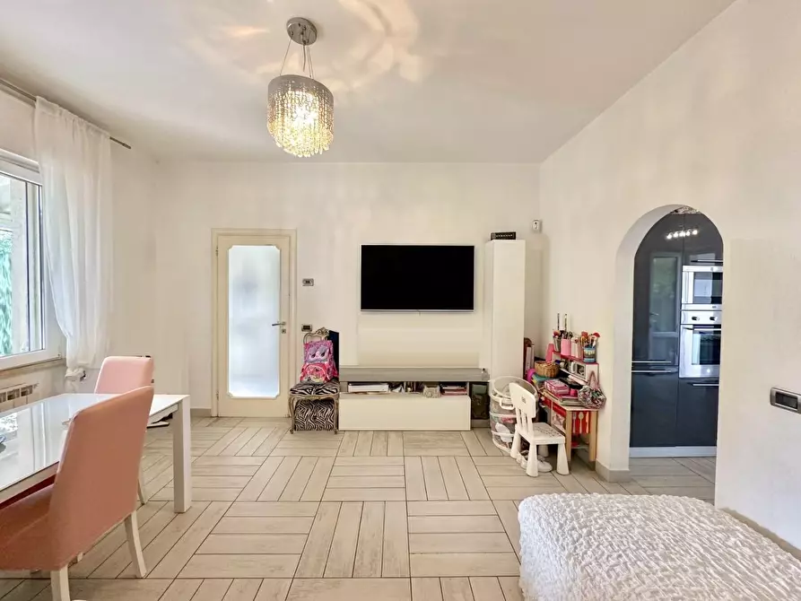 Immagine 21 di Villetta a schiera in vendita  a Pietrasanta