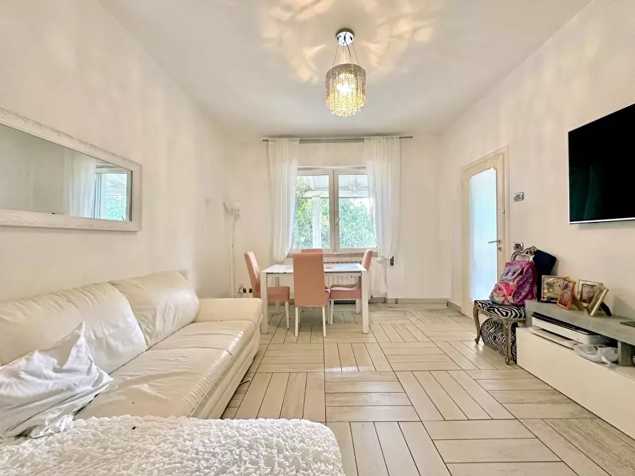 Immagine 23 di Villetta a schiera in vendita  a Pietrasanta