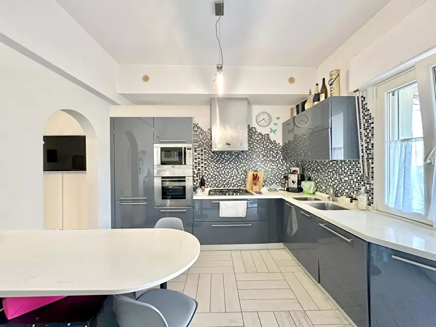 Immagine 29 di Villetta a schiera in vendita  a Pietrasanta