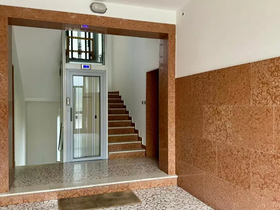 Immagine 29 di Appartamento in vendita  a Siena