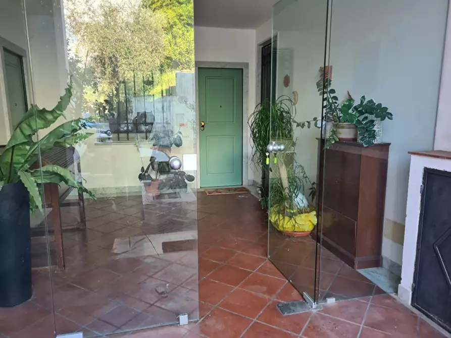 Immagine 2 di Villetta a schiera in vendita  a Carrara