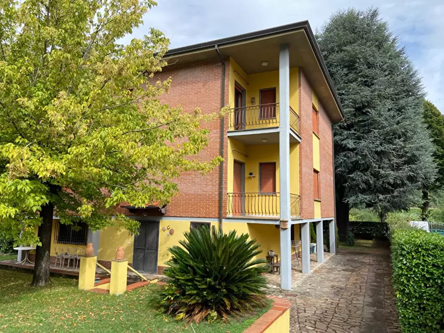 Immagine 34 di Villa in vendita  a Lucca