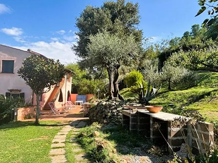 Immagine 8 di Casa semindipendente in vendita  a Livorno