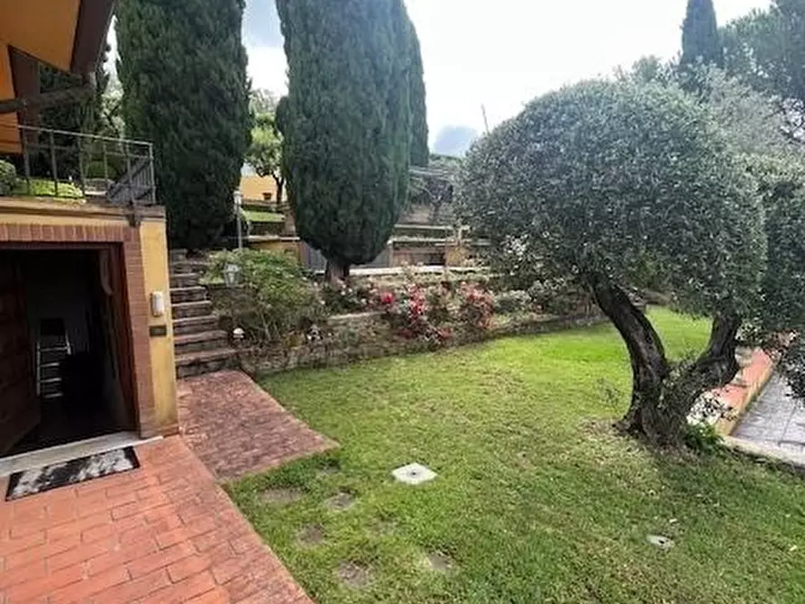 Immagine 7 di Villa in vendita  a Castelnuovo Magra