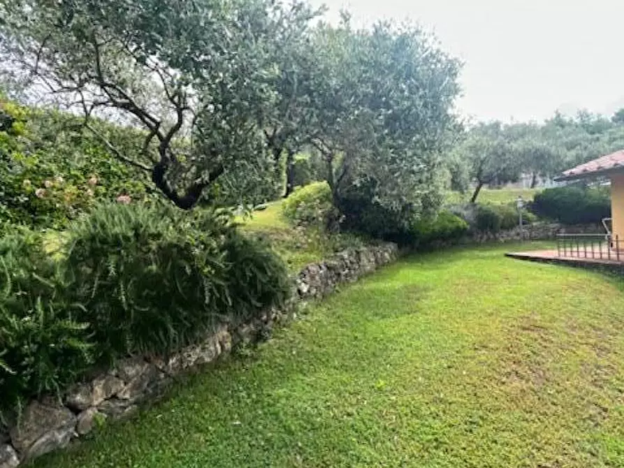 Immagine 5 di Villa in vendita  a Castelnuovo Magra