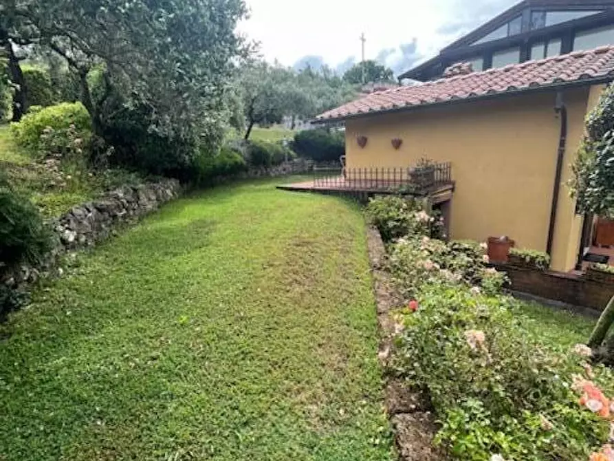 Immagine 4 di Villa in vendita  a Castelnuovo Magra