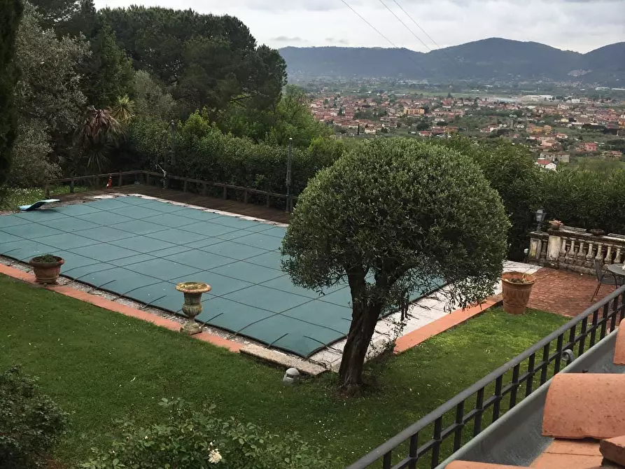 Immagine 3 di Villa in vendita  a Castelnuovo Magra