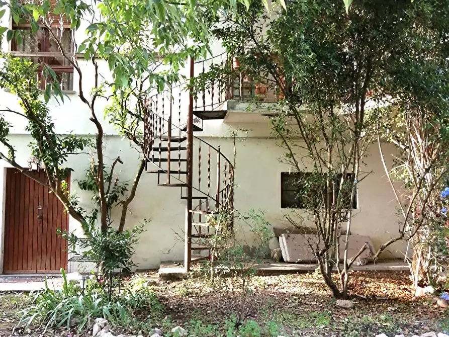 Immagine 2 di Villa in vendita  a San Giuliano Terme