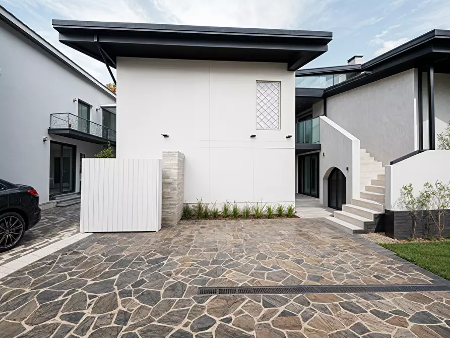 Immagine 1 di Casa bifamiliare in vendita  a Forte Dei Marmi