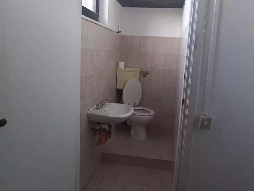 Immagine 5 di Locale commerciale in affitto  a Fosdinovo