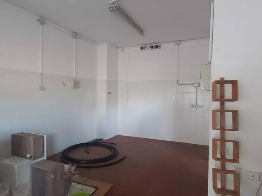 Immagine 3 di Locale commerciale in affitto  a Fosdinovo