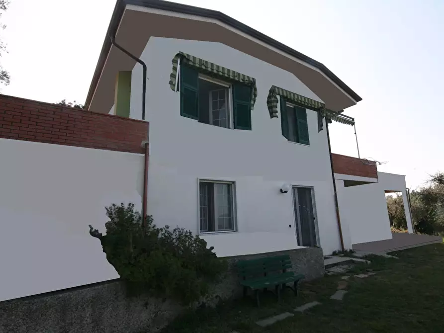 Immagine 1 di Casa colonica in vendita  a Ortonovo