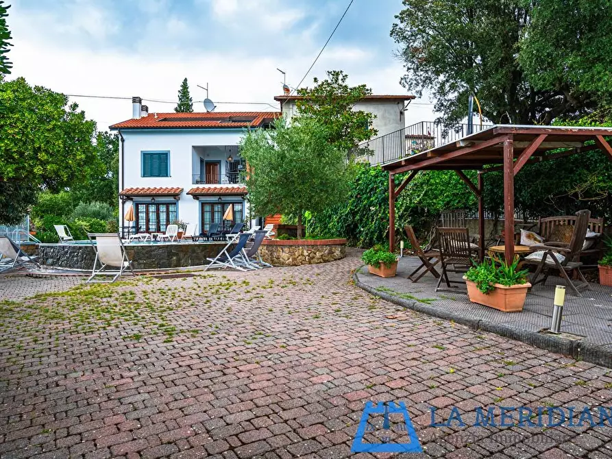 Immagine 2 di Villa in vendita  a Lamporecchio