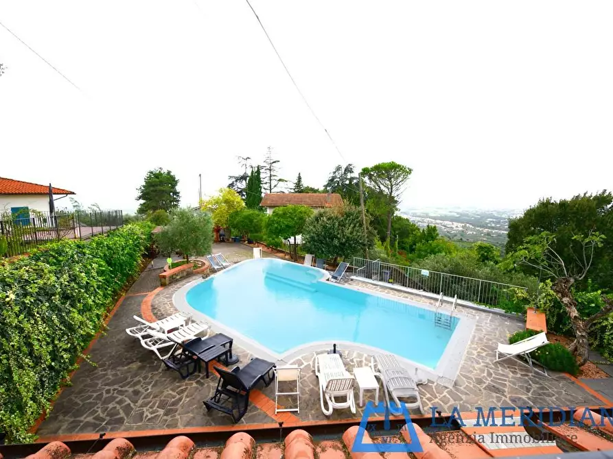 Immagine 3 di Villa in vendita  a Lamporecchio