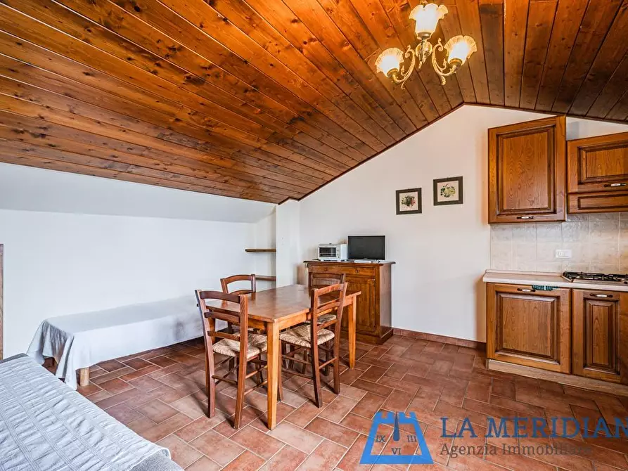 Immagine 8 di Villa in vendita  a Lamporecchio