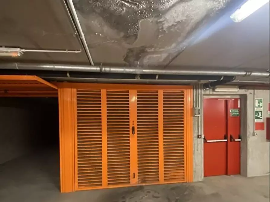 Immagine 1 di Garage in vendita  a Torino