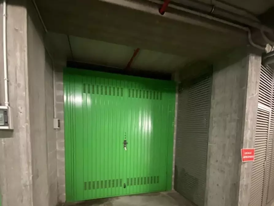 Immagine 1 di Garage in vendita  a Torino