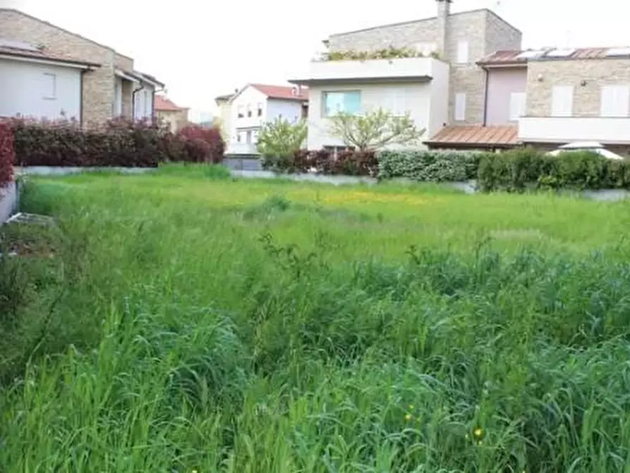 Immagine 1 di Terreno residenziale in vendita  a Pontedera