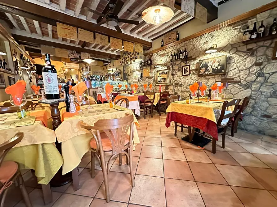 Immagine 1 di Bar / Ristorante in vendita  a Lucca