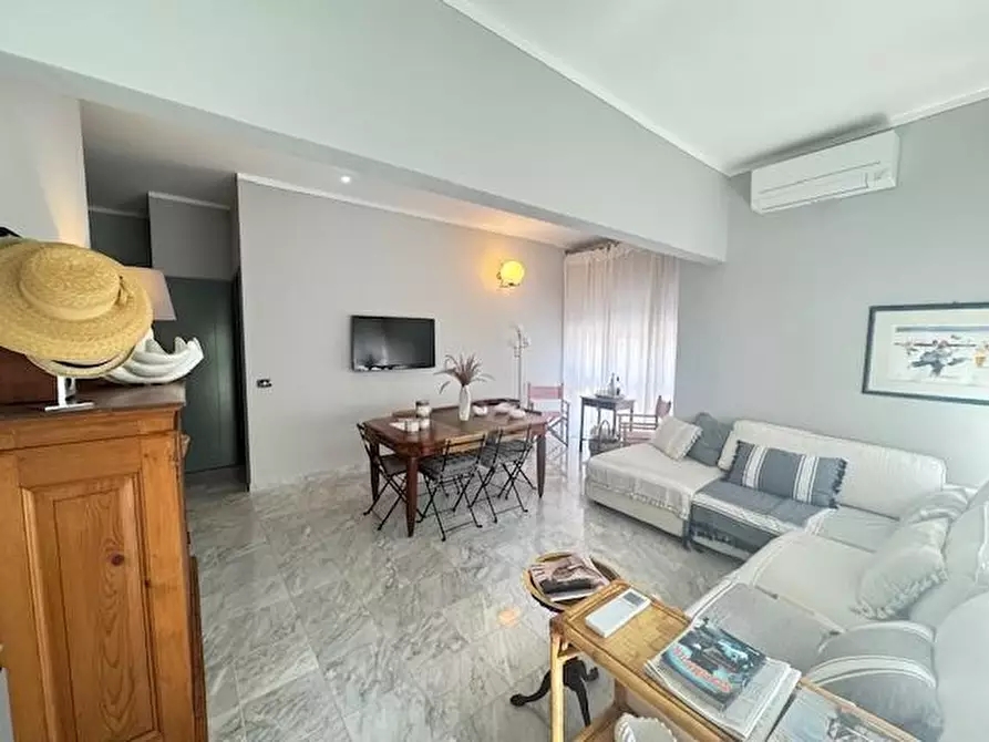 Immagine 2 di Appartamento in vendita  a Forte Dei Marmi