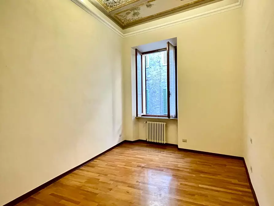 Immagine 11 di Appartamento in vendita  a Siena