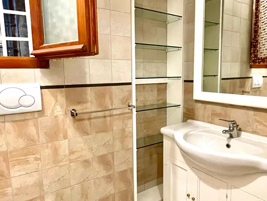 Immagine 18 di Appartamento in vendita  a Siena