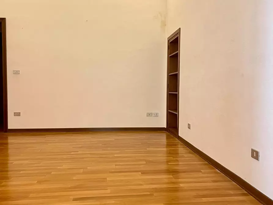 Immagine 3 di Appartamento in vendita  a Siena