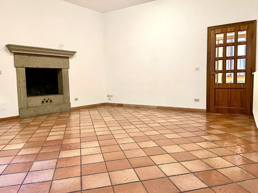 Immagine 13 di Appartamento in vendita  a Siena