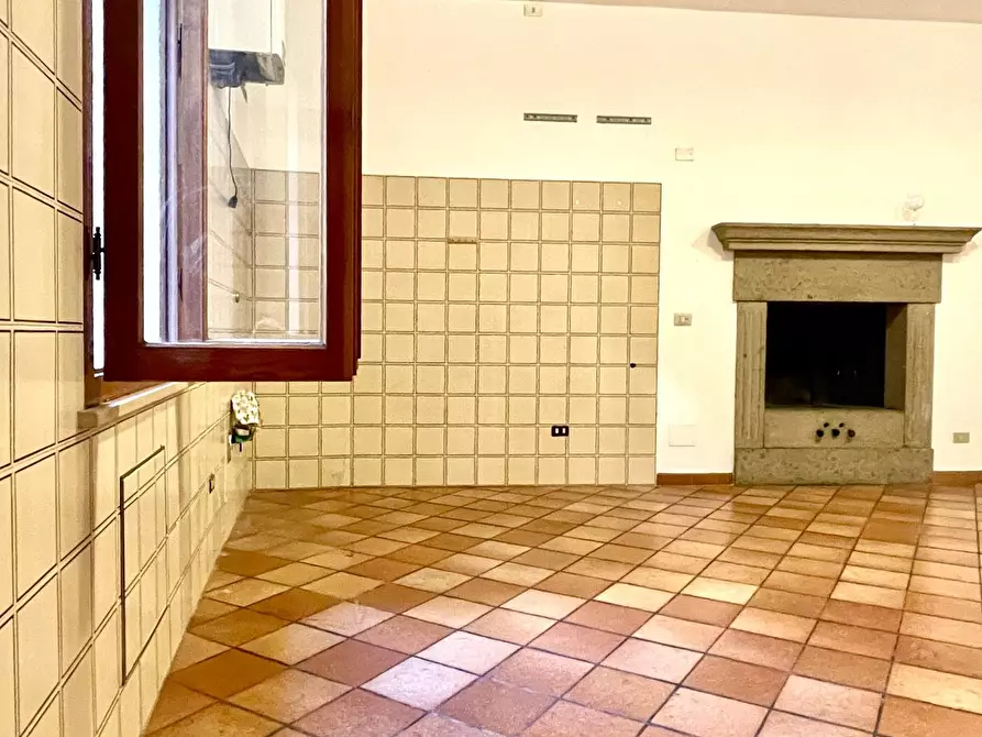 Immagine 14 di Appartamento in vendita  a Siena