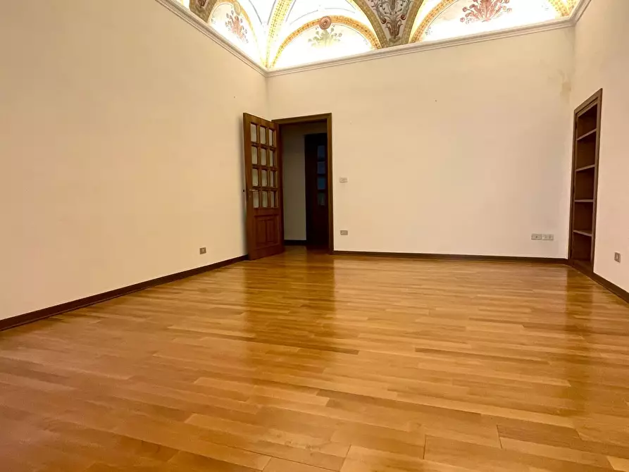 Immagine 5 di Appartamento in vendita  a Siena