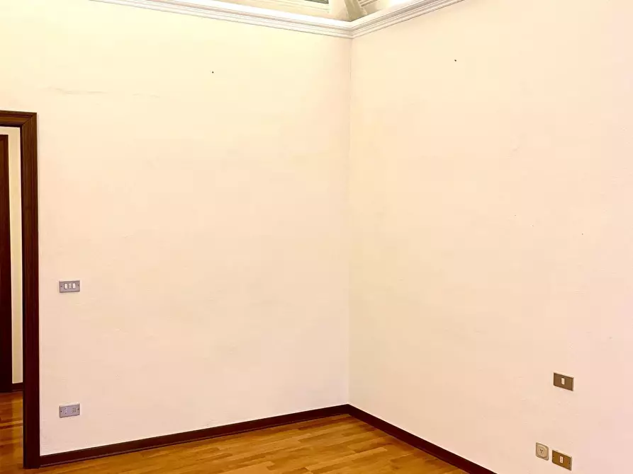 Immagine 25 di Appartamento in vendita  a Siena