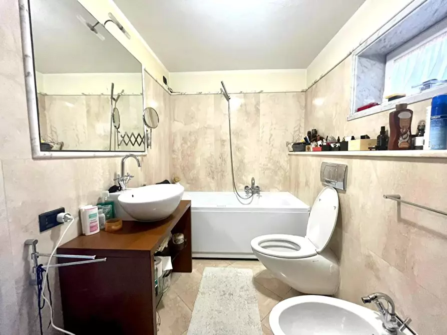 Immagine 18 di Casa indipendente in vendita  a Carrara