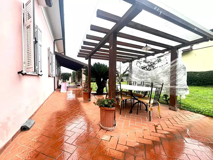 Immagine 2 di Casa indipendente in vendita  a Carrara