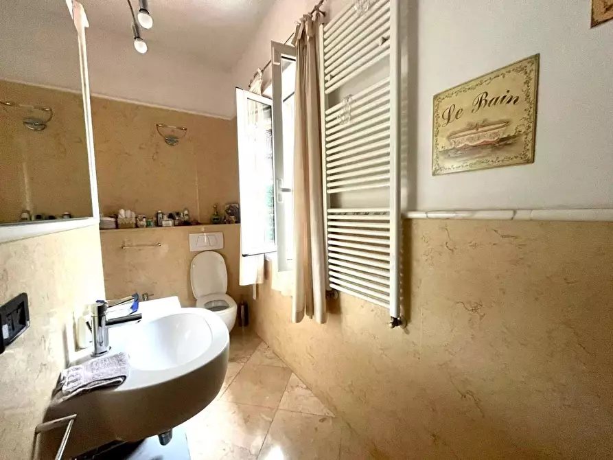 Immagine 13 di Casa indipendente in vendita  a Carrara